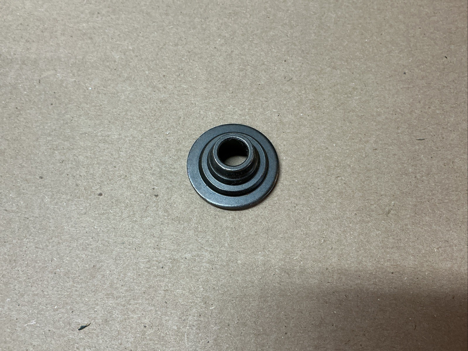 Mack 25502378 Valve Retainer Washer NOS