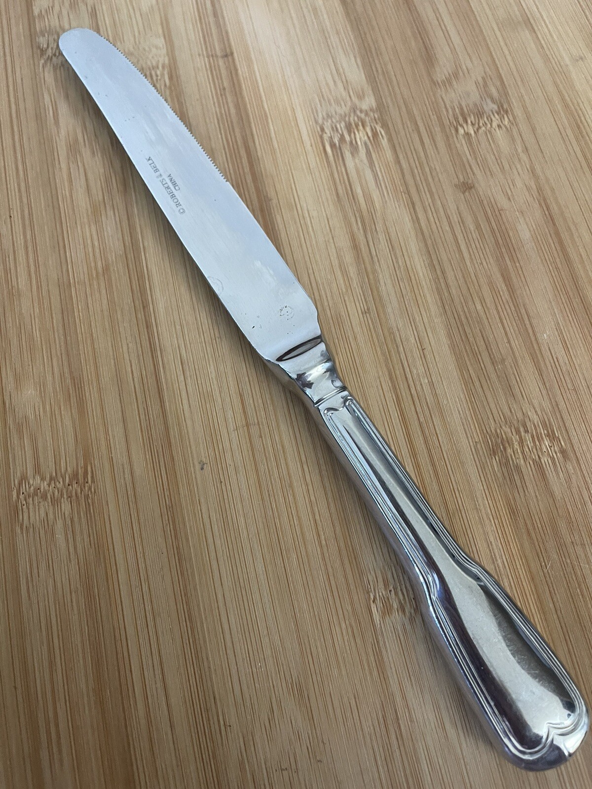 Roberts & Belk Outlined FIDDLE 18/10 Stainless HOLLOW DINNER KNIFE 9.75"