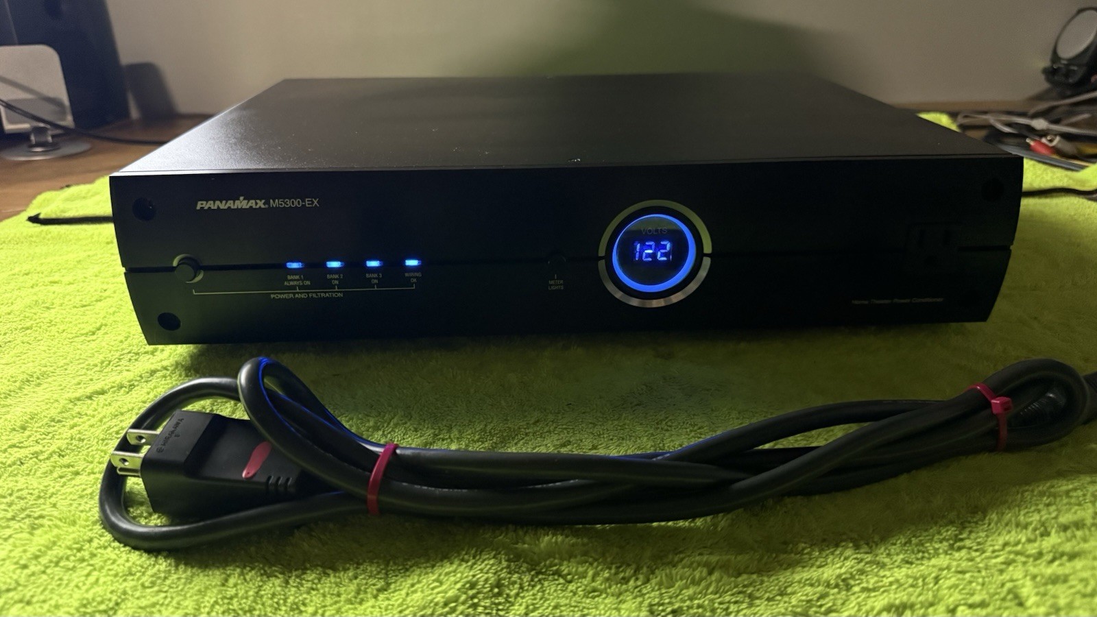 Panamax M5300-EX Power Conditioner Surge 10 Outlet Work Great Power Switch Stuck