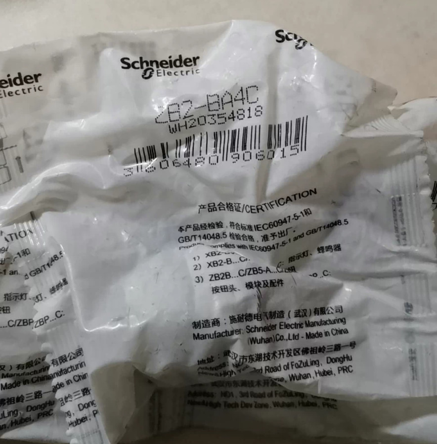 1PC NEW Schneider Flat-head button head ZB2BA4C ZB2-BA4C #YY