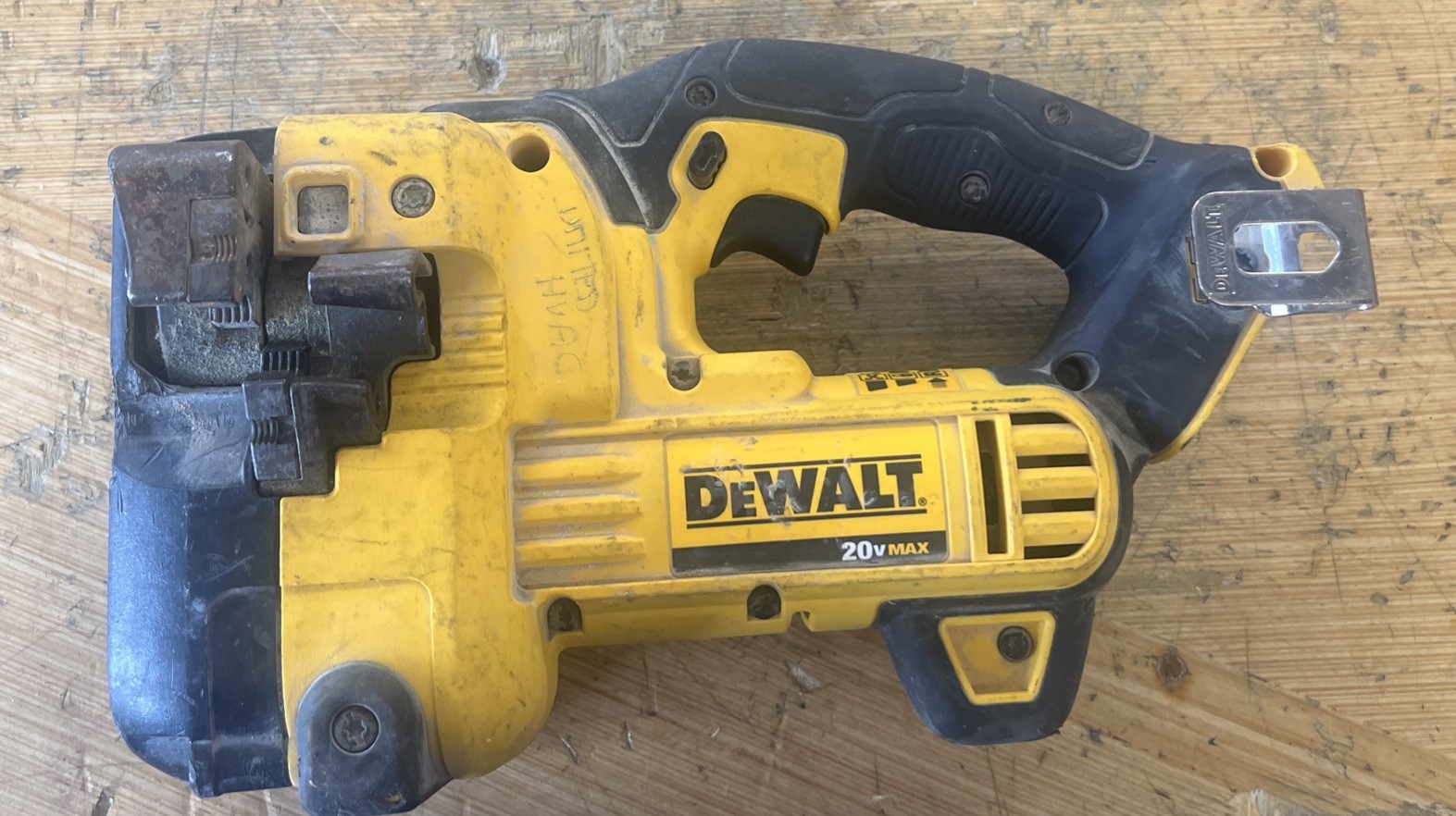 DeWalt DCS350 20V MAX Cordless Threaded Rod Cutter