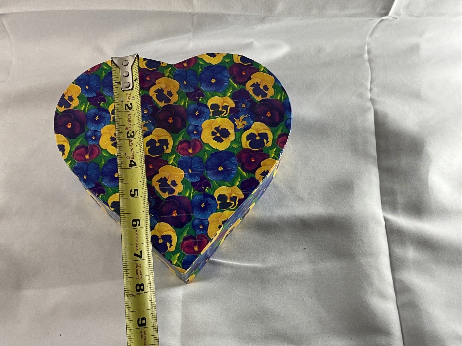 Heart Shaped Pansy Design Gift Box Keepsake’s
