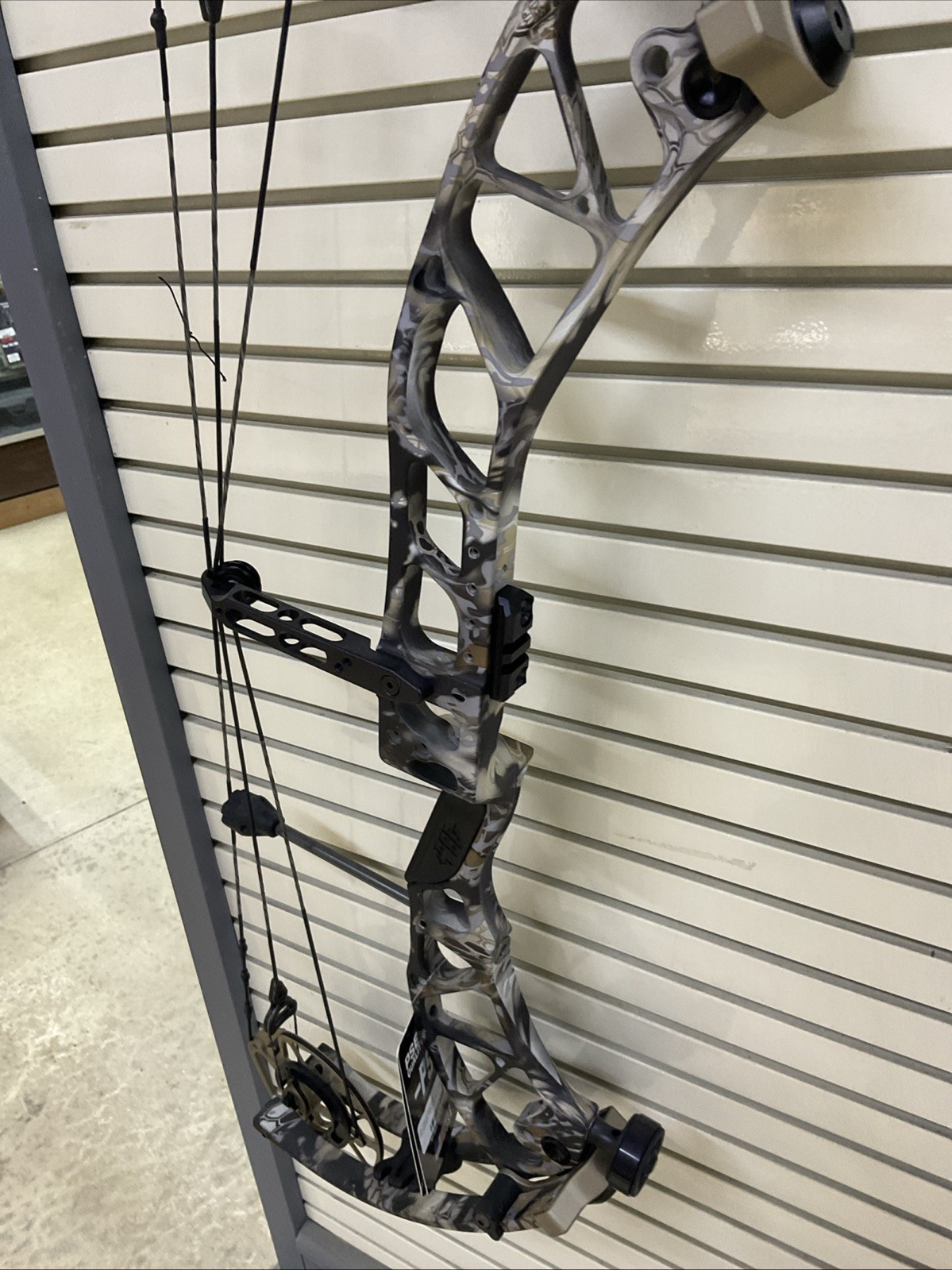 PSE Deree - EC2 Cams - RH - 70LB - 25-30.5 - Kryptek Skyfall - New Open Box