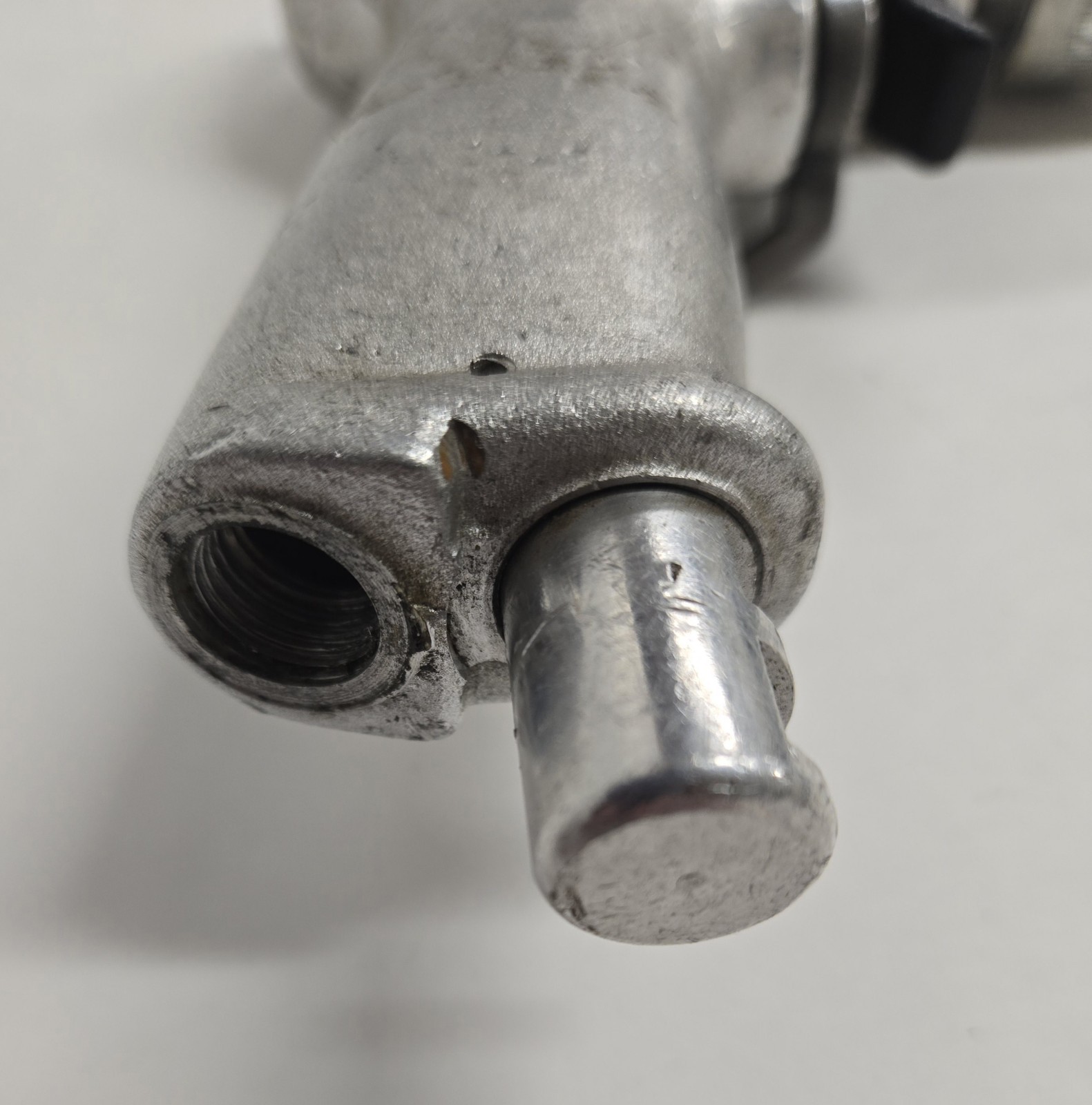 URYU US-LT41PB-08 PISTOL GRIP AIR SCREWDRIVER.