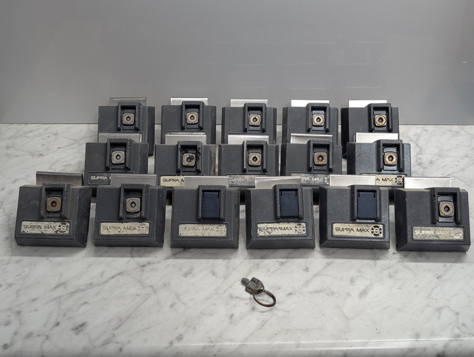Supra Max 42006 Car Dealer Window Key Lock Box Lot of 16 Auto Hanger w/ 1 Key