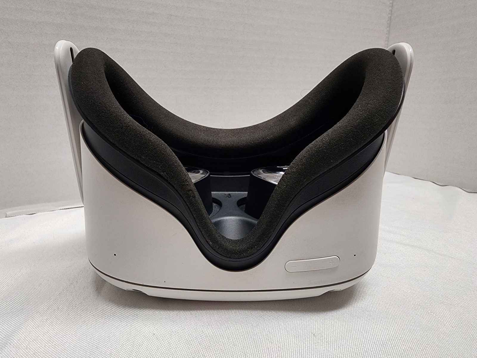 Tested Working Oculus Quest 2 64GB All-in-one VR Headset - White Headset ONLY
