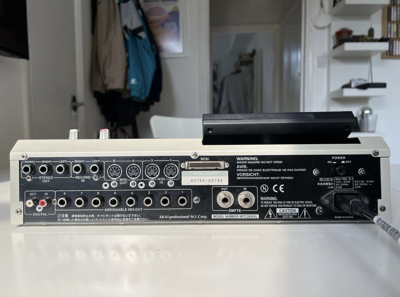 Akai Professional MPC2000XL Sampler/Sequencer 16 Pad Triggers Tabletop