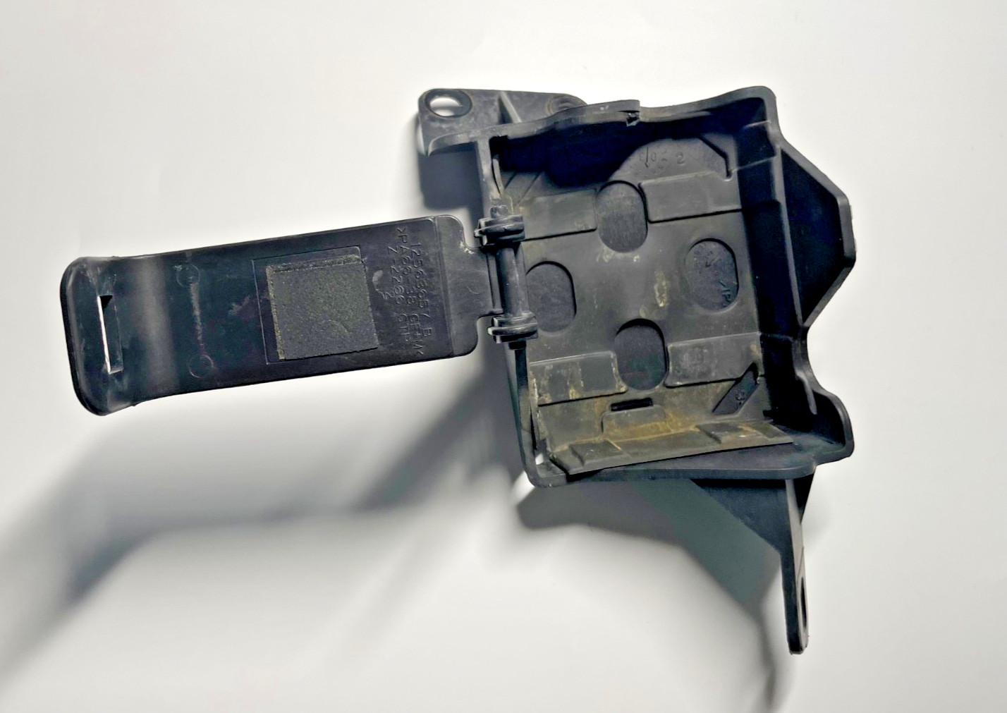 Genuine GM Module Bracket 25724826 for Lesabre , Deville , Seville , Bonneville