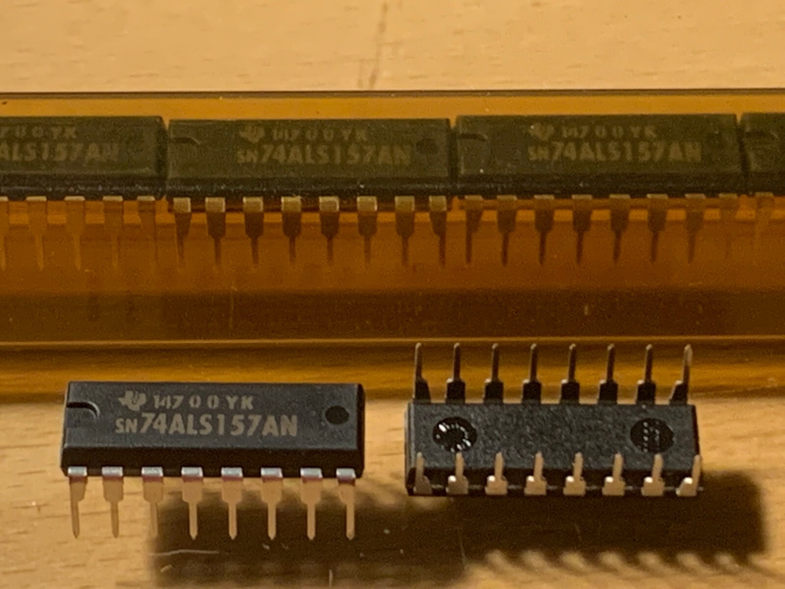 SN74ALS157AN - Texas Instruments IC - Multiplexers - DIP16 - NOS