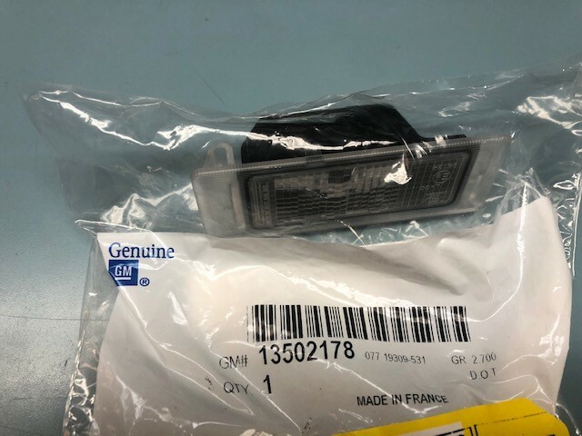 NEW GENUINE GM 13502178 13-17 TRAVERSE EQUINOX REAR LICENSE PLATE LIGHT LAMP