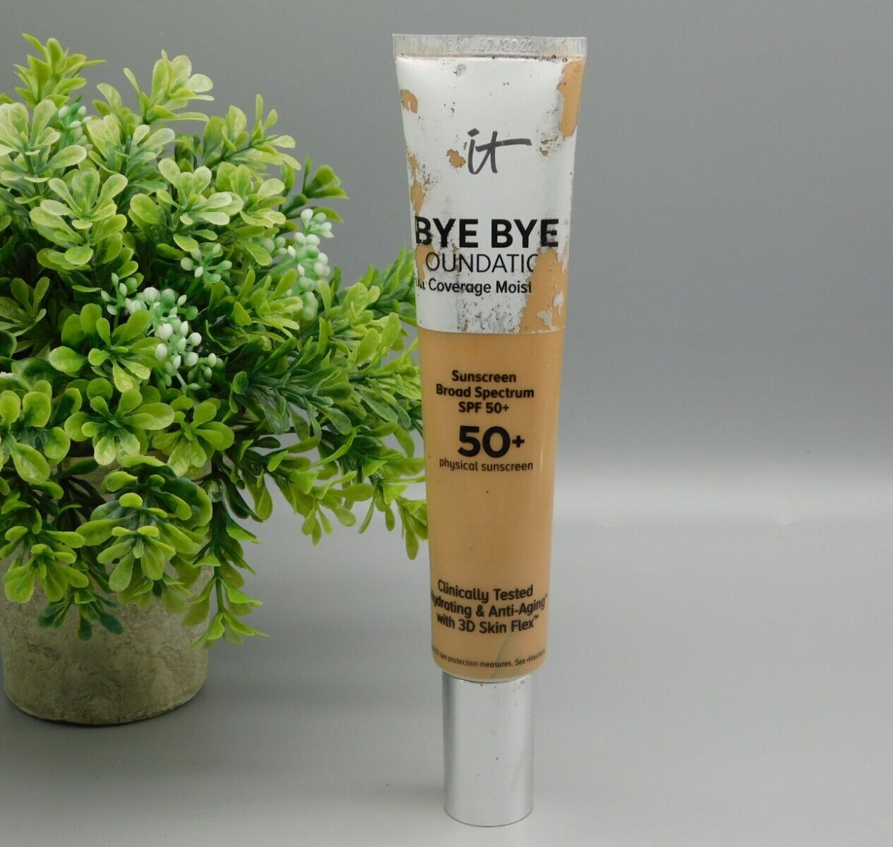 It Cosmetics Bye Bye Foundation Full Coverage Moisturizer MEDIUM 2.53 oz 90%