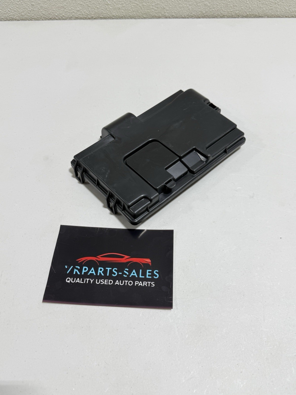 01-06 LEXUS LS430 REAR TRUNK JUNCTION FUSE RELAY BOX LID #8541