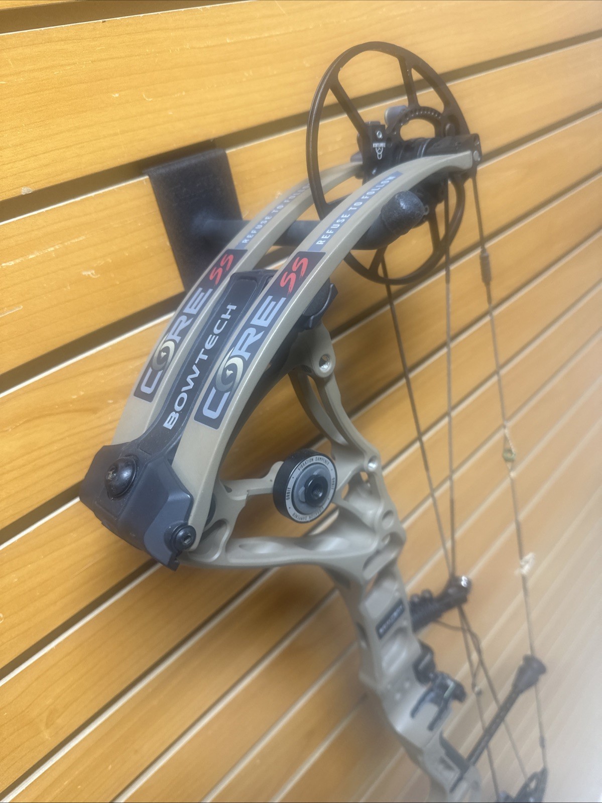 Bowtech Core SS Compound Bow - RH - 70# Max - Integrated MX2 Rest