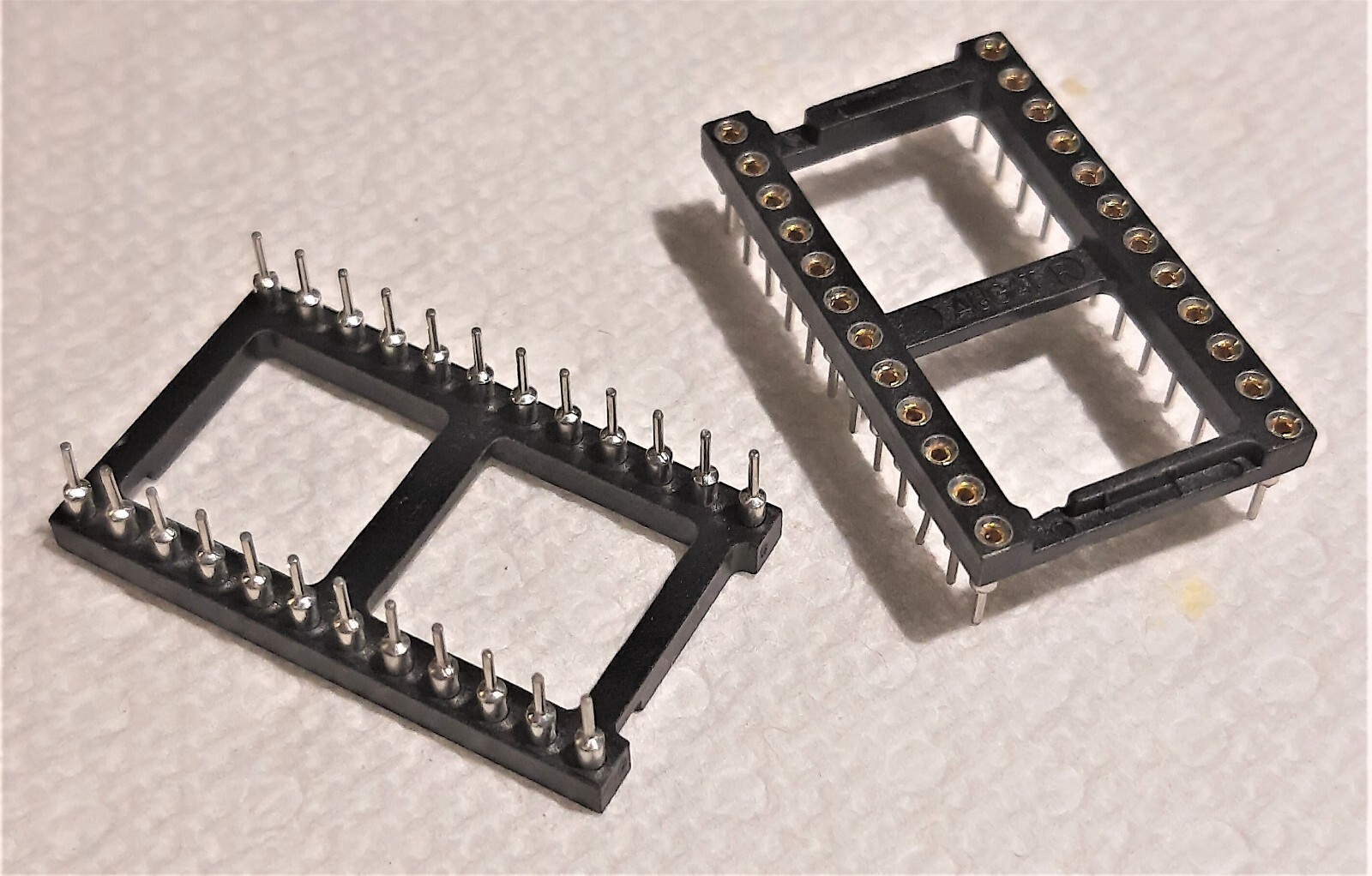 24-Pin Machined Contact IC Socket by AUGAT  Part number 824-AG11D-ES