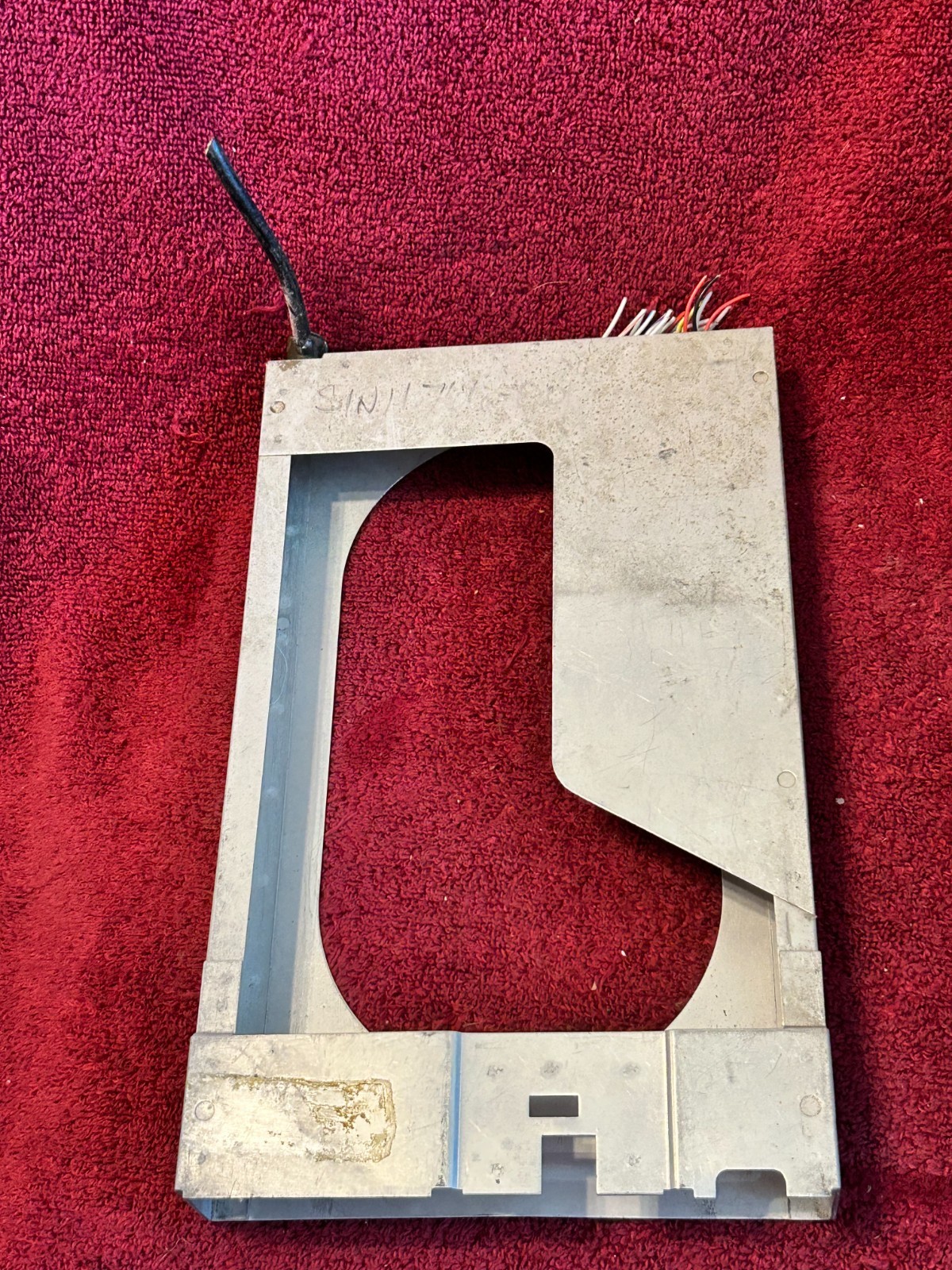 BENDIX/KING KN 62 KN62A KN64 DME AVIONICS MOUNTING TRAY AND CONNECTOR