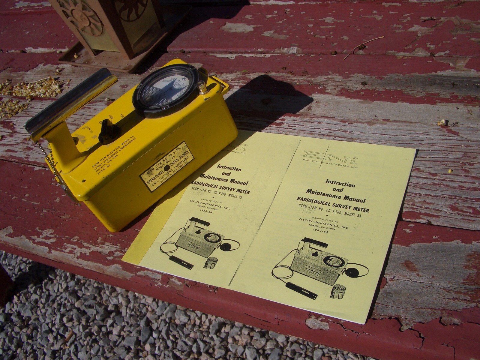 GEIGER COUNTER: CLASSIC LIONEL CDV-700 1960s PARTIALLY WORKING $75.00 + S/H