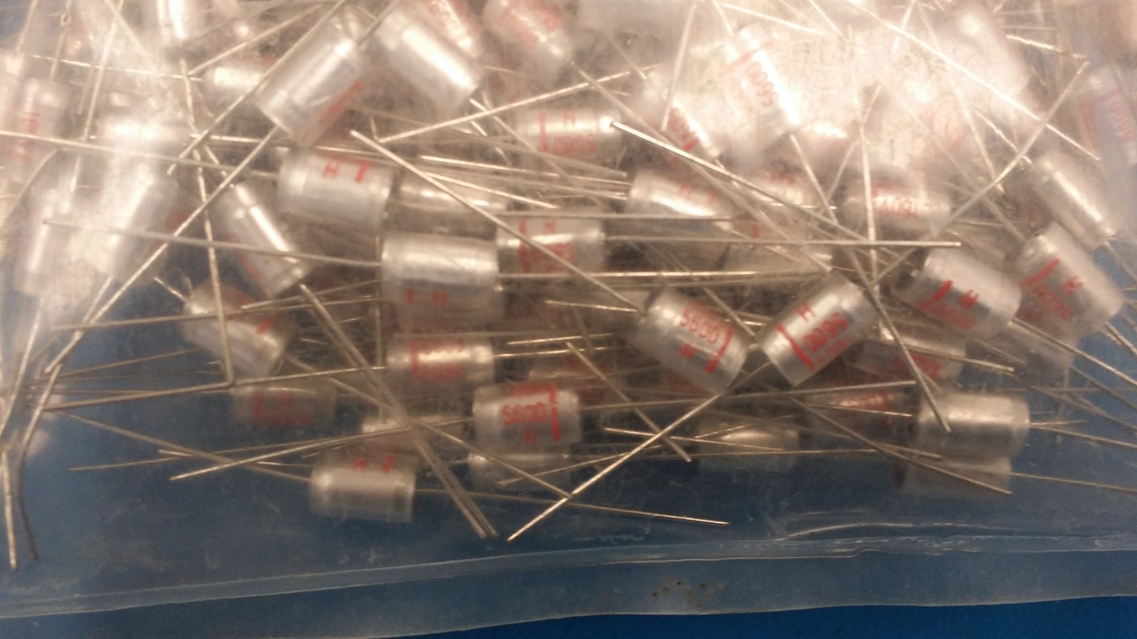 (10 PCS) B33063K1562-H000 SIEMENS CAP POLYPROPYLENE 5600pF 160V 2.5% AXIAL LEAD