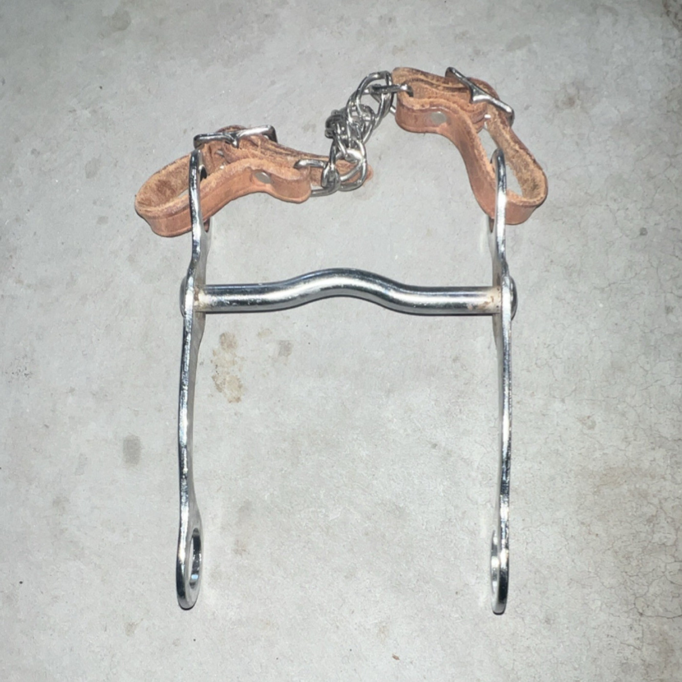 Western Port Bit with Leather Accents and Curb Chain for Horse Riding Equipment