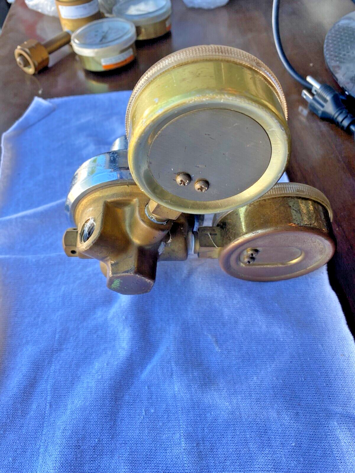 high pressure gas regulator 0-4000 PSI.