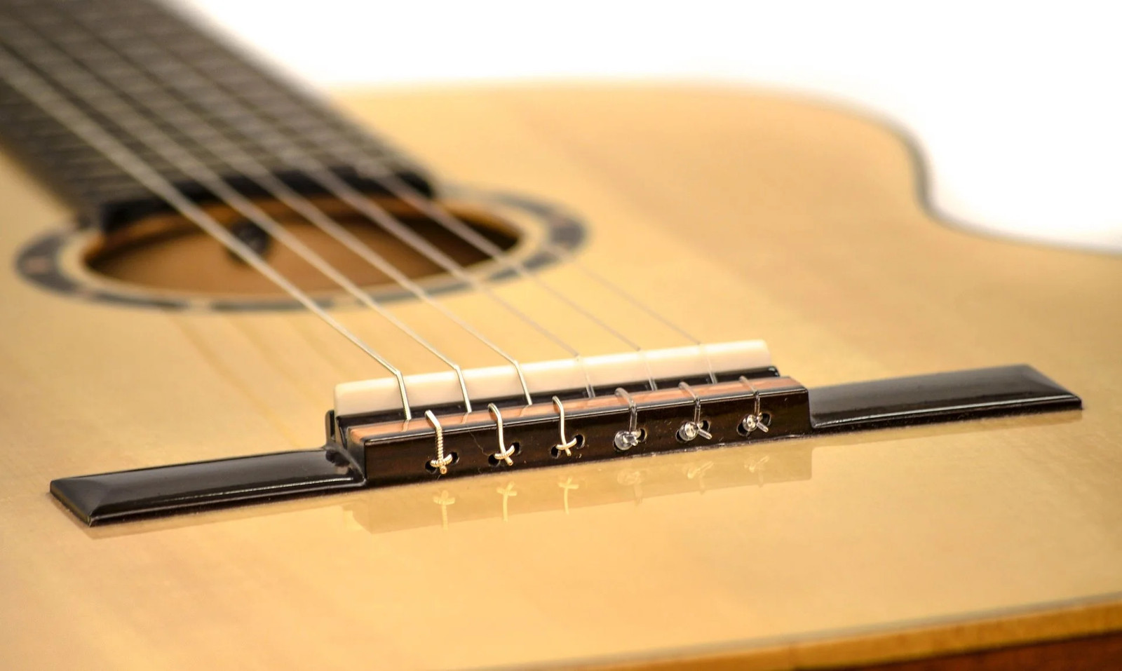 Ortega Guitars R122SN Family Series Slim Neck Nylon 6-String Guitar w/ Free B...