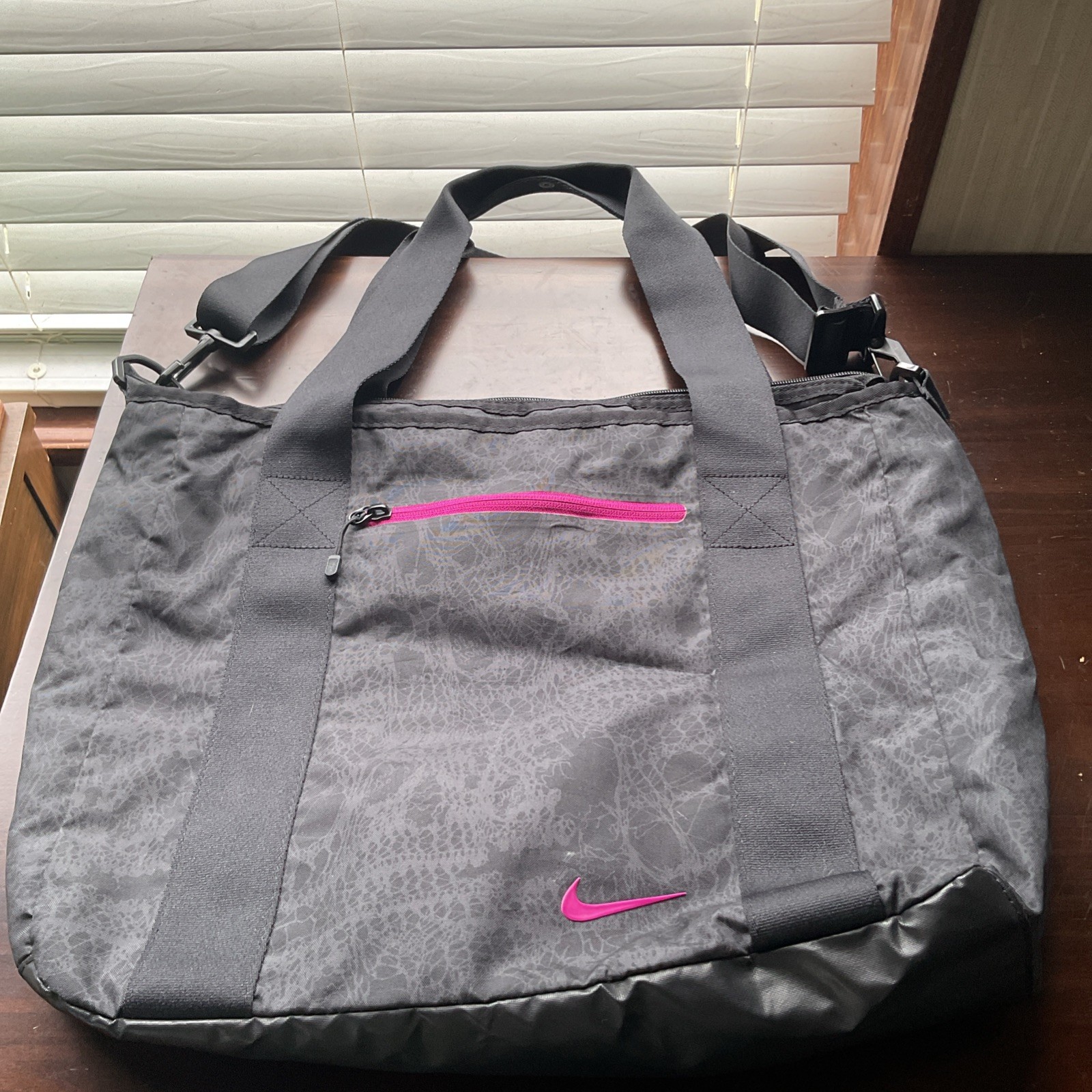 Nike Gym Bag black and pink Geometric shapes Pink Interior