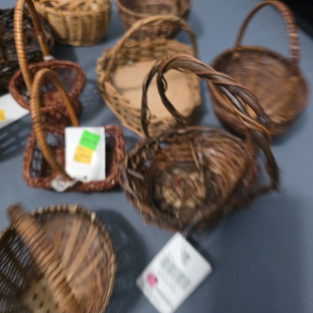 Crafts Misc. Small Wooden Baskets