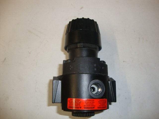 Wilkerson regulator R16-03-000; 0-125psi, 300max