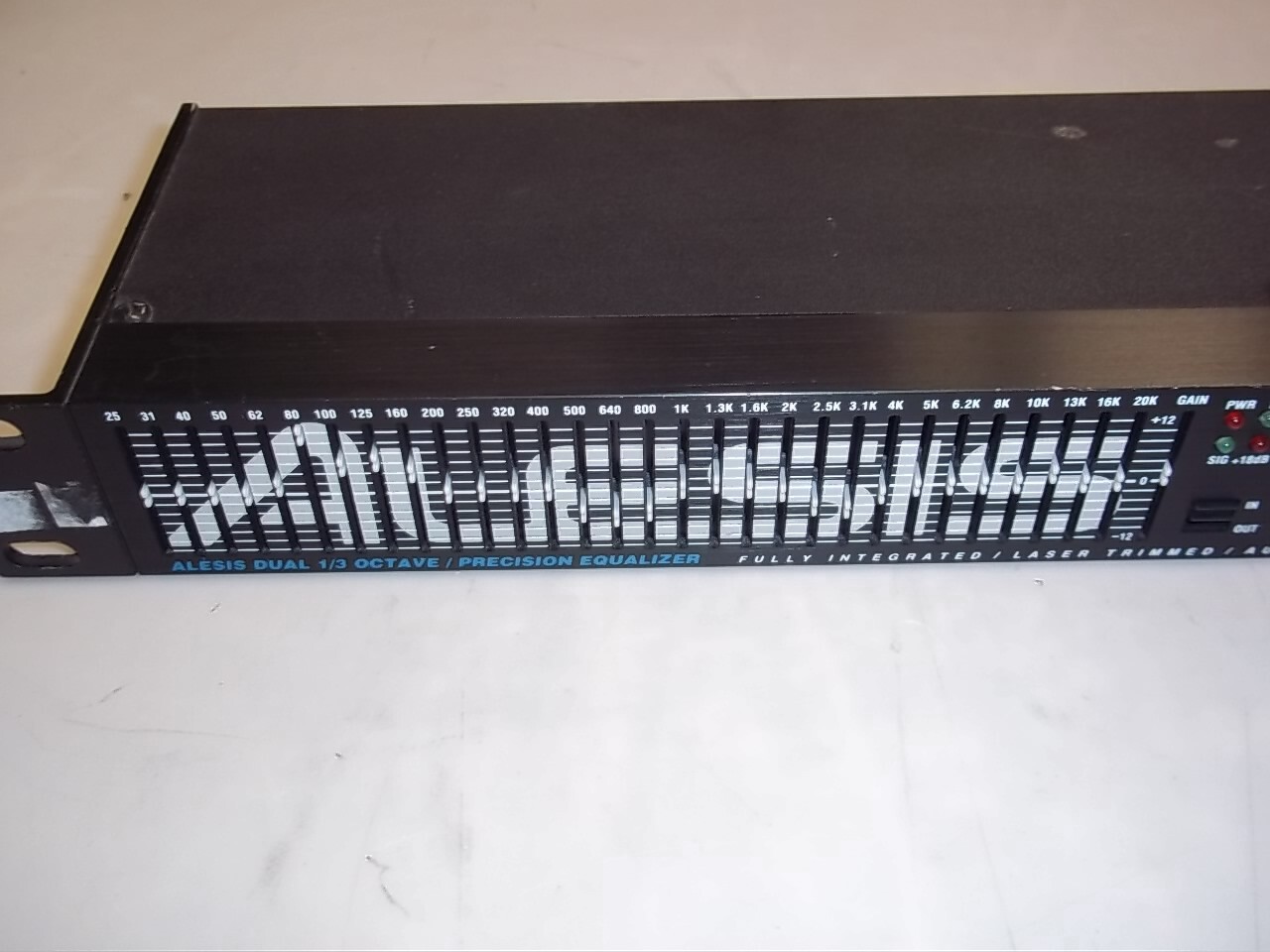 Alesis M-EQ 230 Dual 1/3 Octave Precision Equalizer - Rack Gear Effects