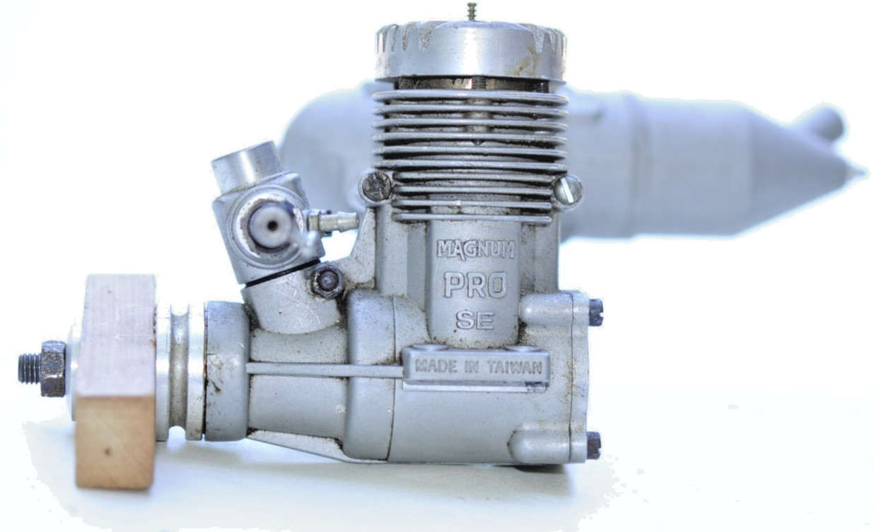 Magnum Pro SE 46 model aircraft engine w/ muffler, great compression