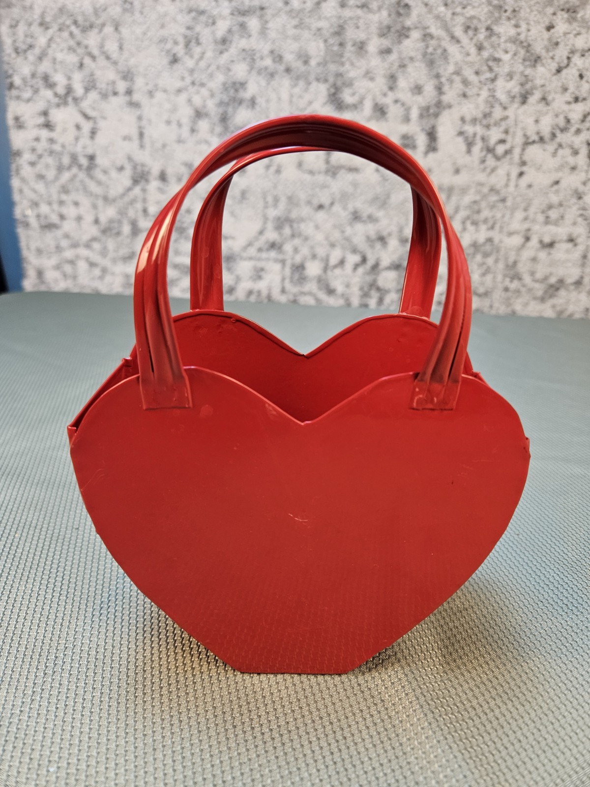 metal heart shape basket 7x5"