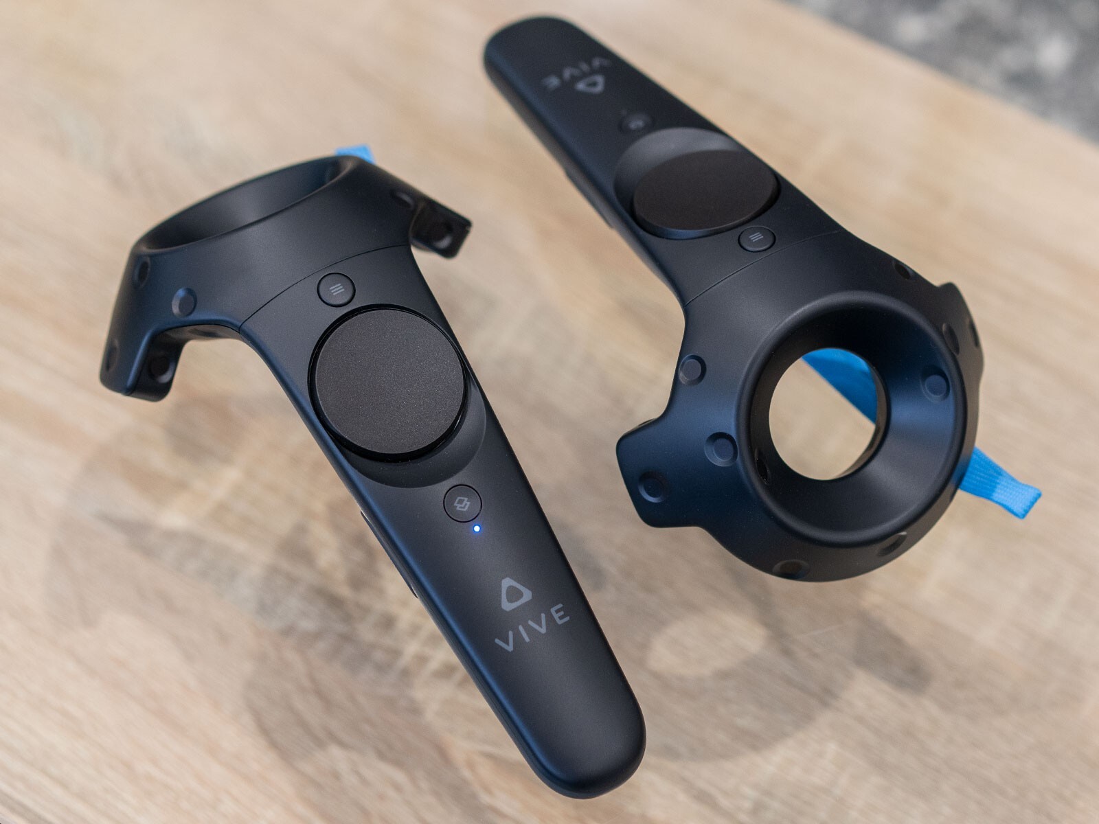 HTC VIVE Wireless Controllers (Pair). Excellent Condition