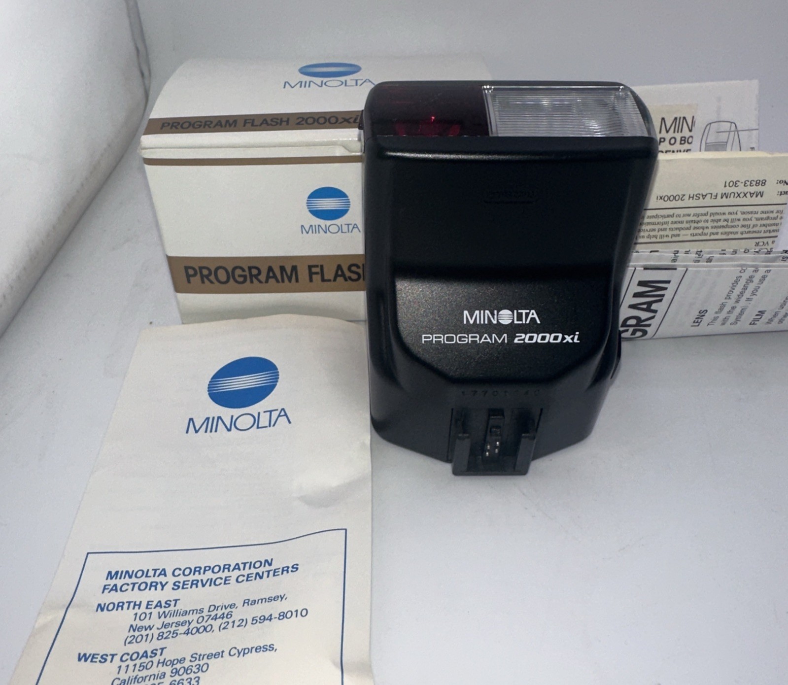 Minolta Maxxum 2000i Electronic Program Flash Battery Powered With Box & Papers