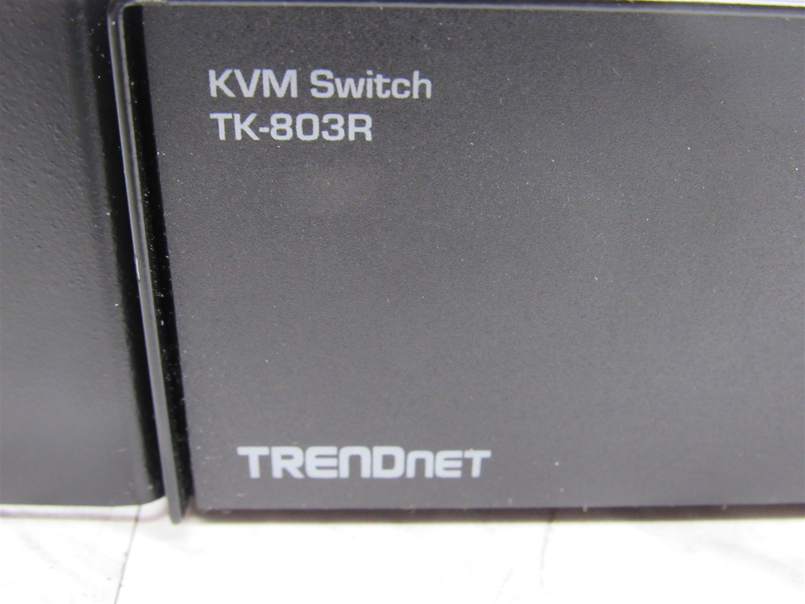 TRENDnet TK (TK803R) 8-Port Rack-Mountable KVM switch PS/2 with Adapter & Cables