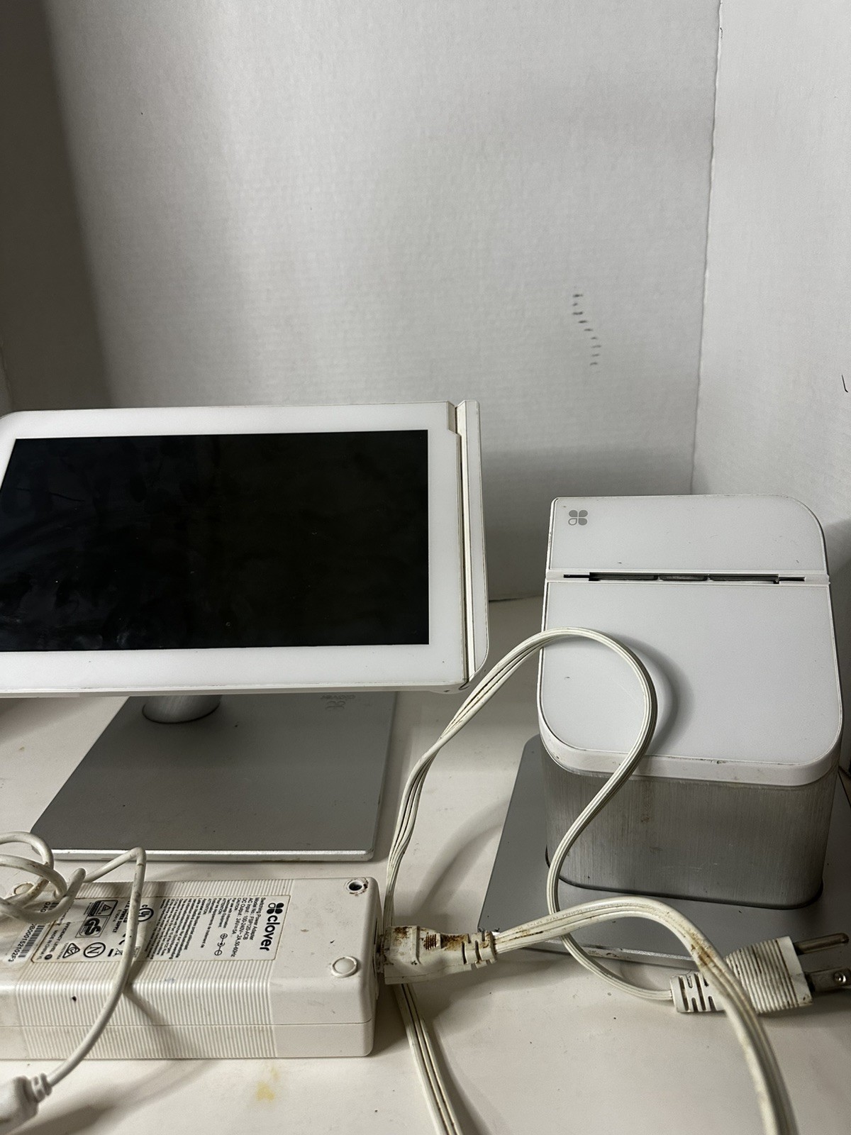 Clover Station POS 1.0 System, P100 Printer, C100 Screen & Power Adapter