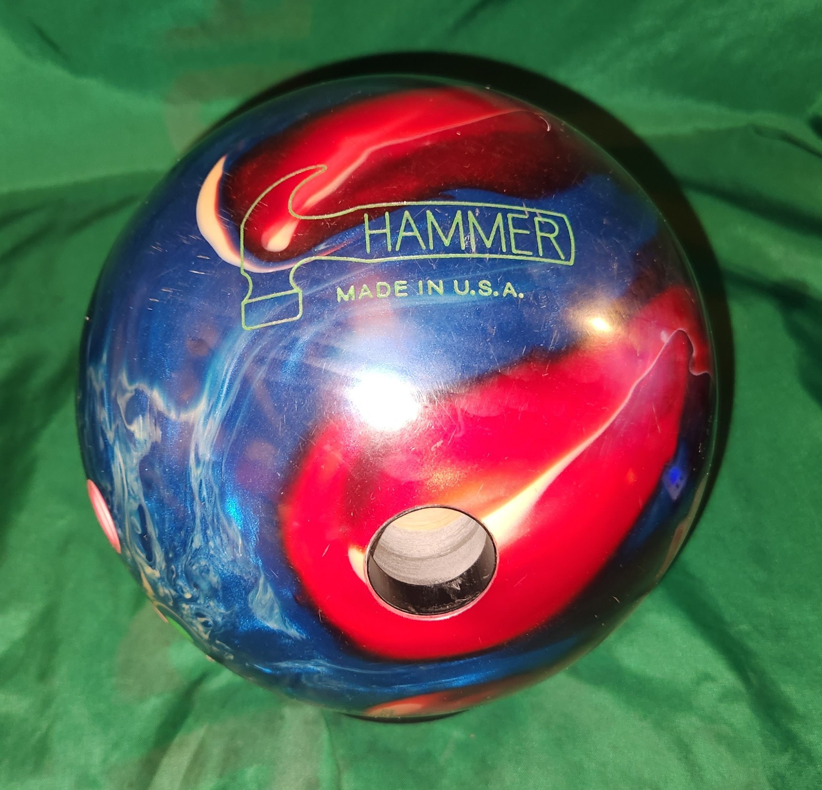 Hammer Black Widow Limited Bowling Ball 15# Preowned Span 3 7/8" Lefty