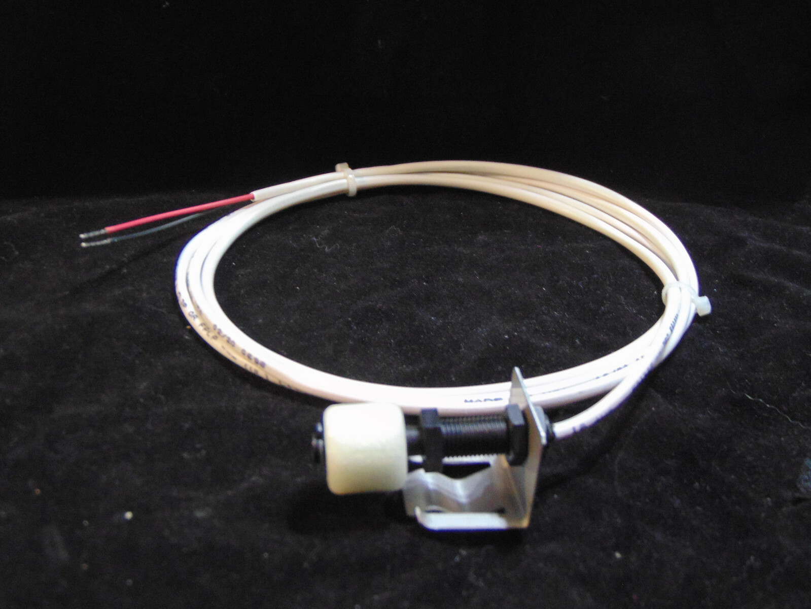 WATER FLOAT OR LEVEL SENSOR SWITCH #E349355 4NM8 FSC5005U 24VAC 1.5 AMP  D163