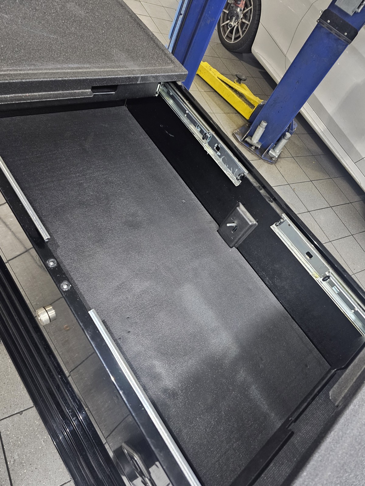 Snap On Tool Box 40 Inch Wide Split Sliding Lid Model KRSC430ABFI7