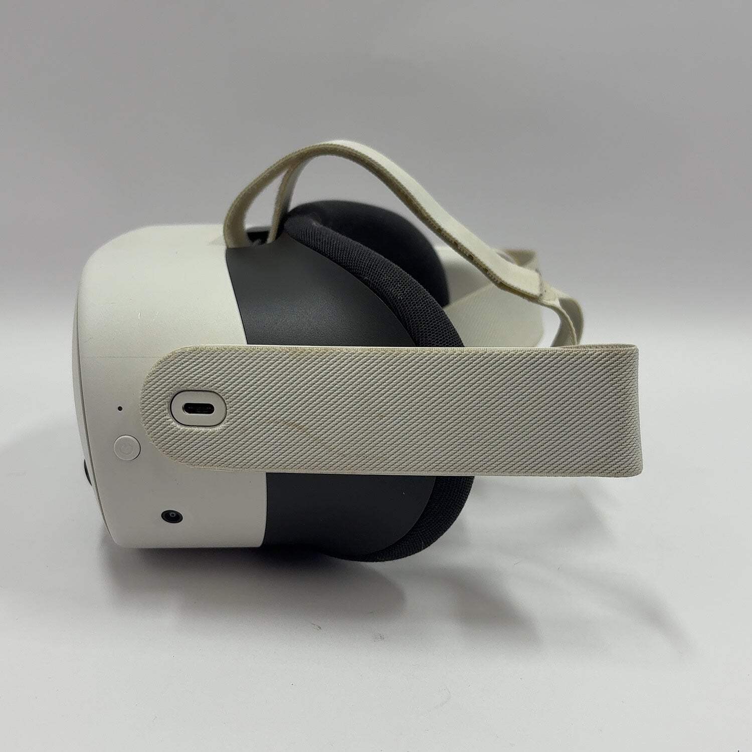 Meta Quest 3S 128GB Standalone All-in-One VR Headset P97
