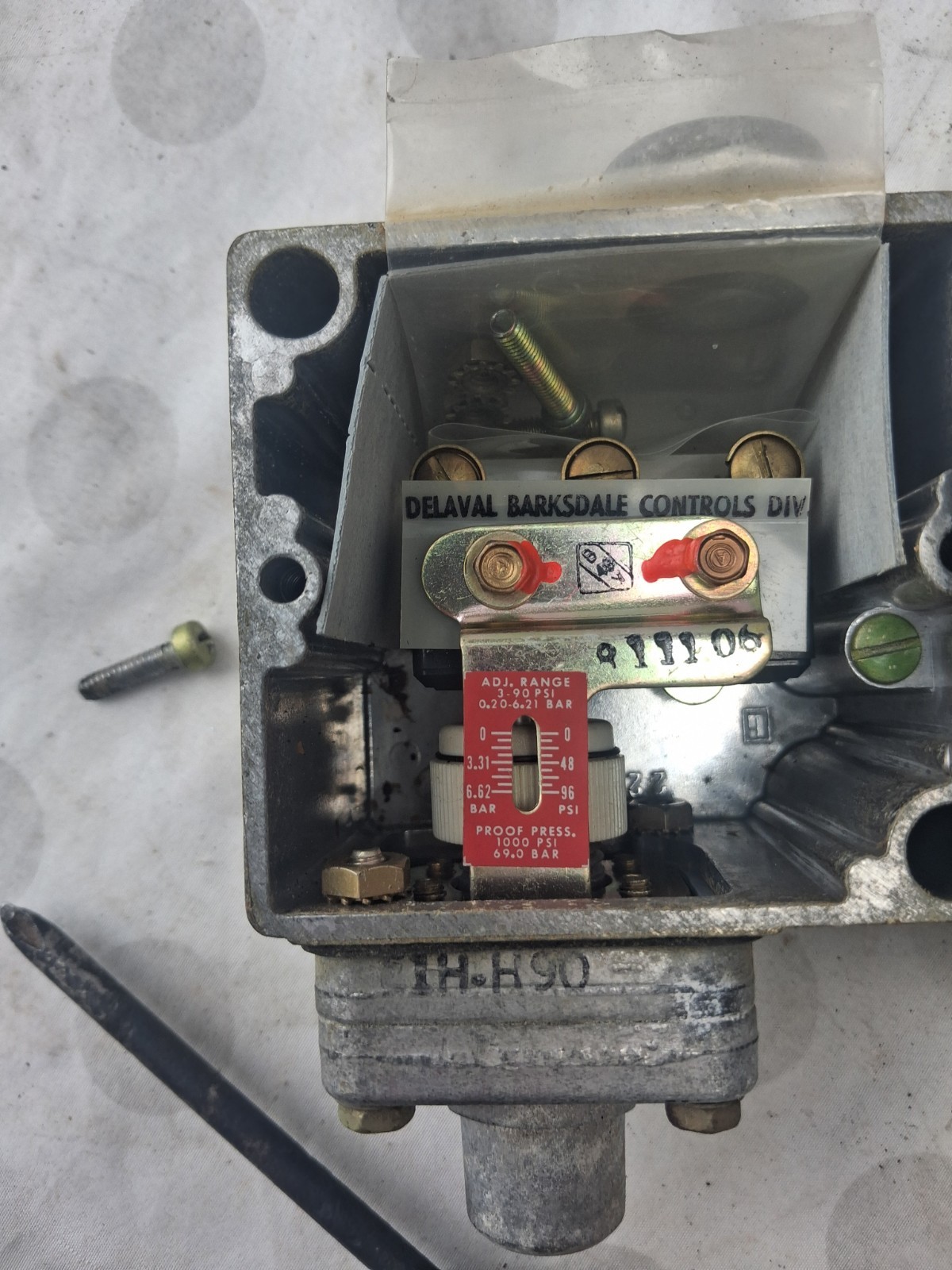 BARKSDALE E1H-H90 SWITCH NOS
