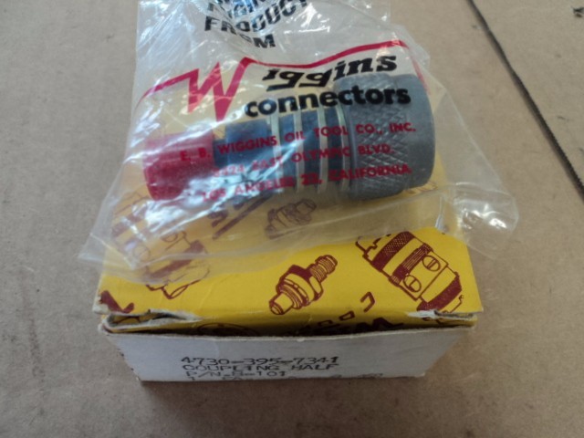 1 EA WIGGINS HALF QUICK DISCONNECT COUPLING P/N: 8-101 NEW SURPLUS