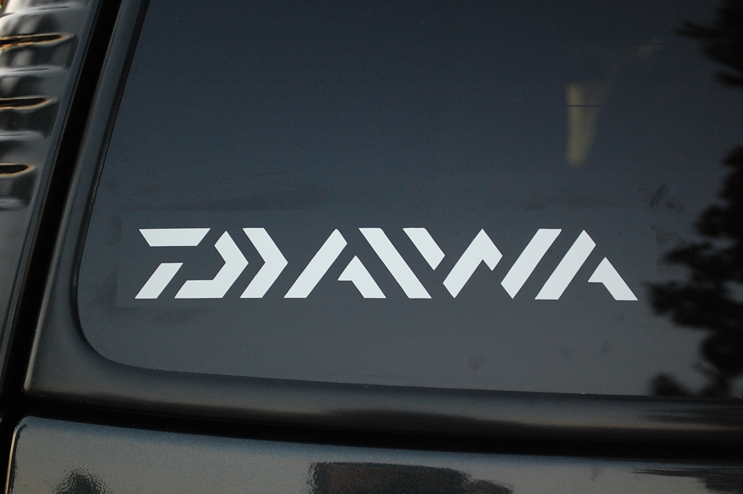 Daiwa Fishing Sticker Vinyl Decal Choose Size & Color Car Window Boat (V103)