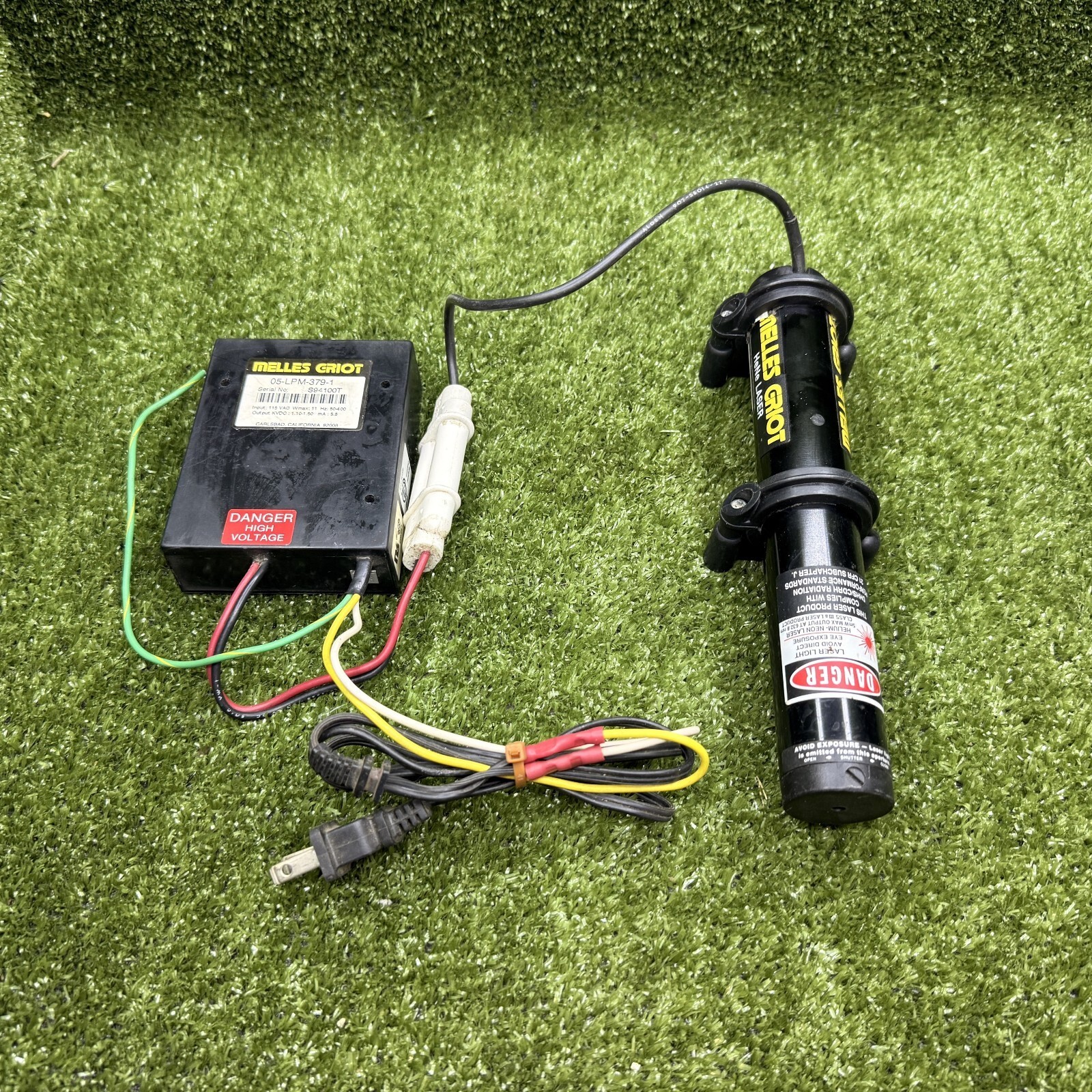 Melles Griot 05-LHR-911 HeNe Laser Head w/ 05-LPM-379-1 Power Supply