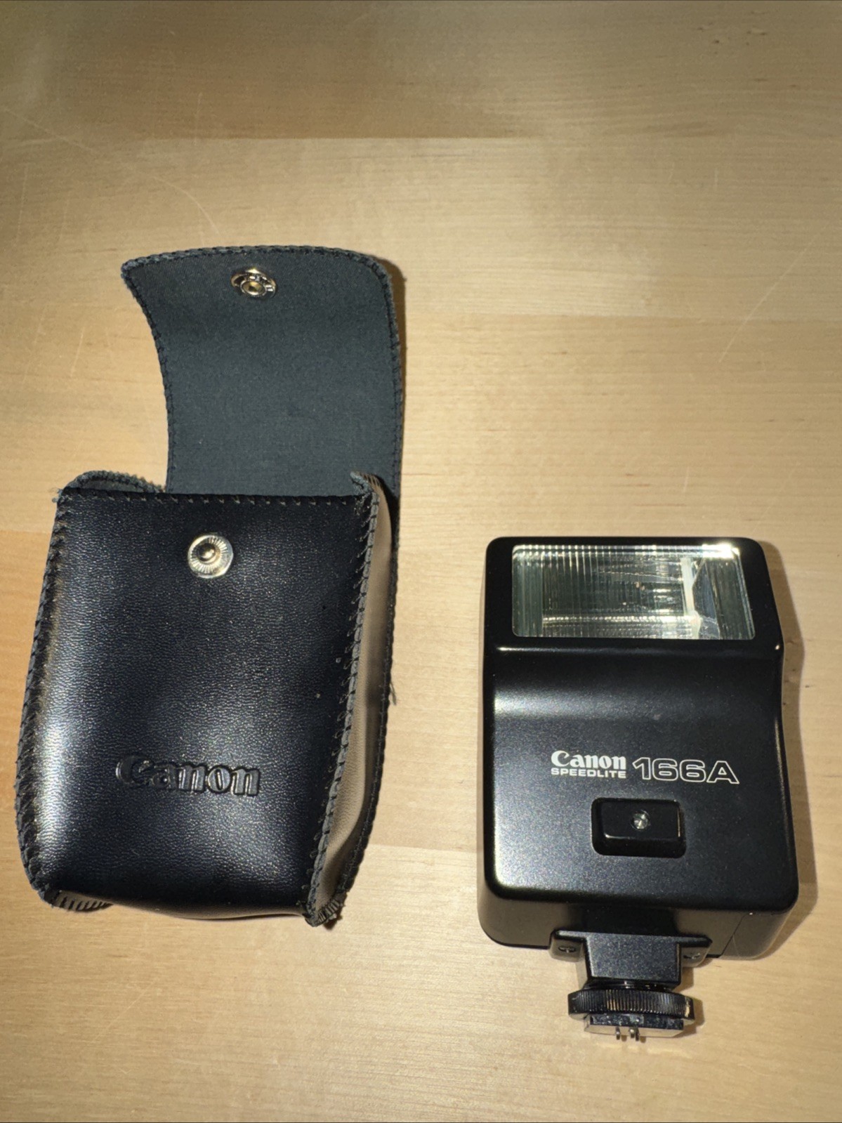 Canon Speedlite 166A Shoe Mount Camera Flash With Case Untested.