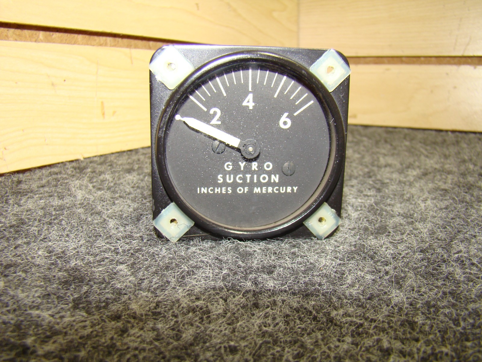 USED AIRBORNE GYRO SUCTION INCHES OF MERCURY M: 1G10-1 9D