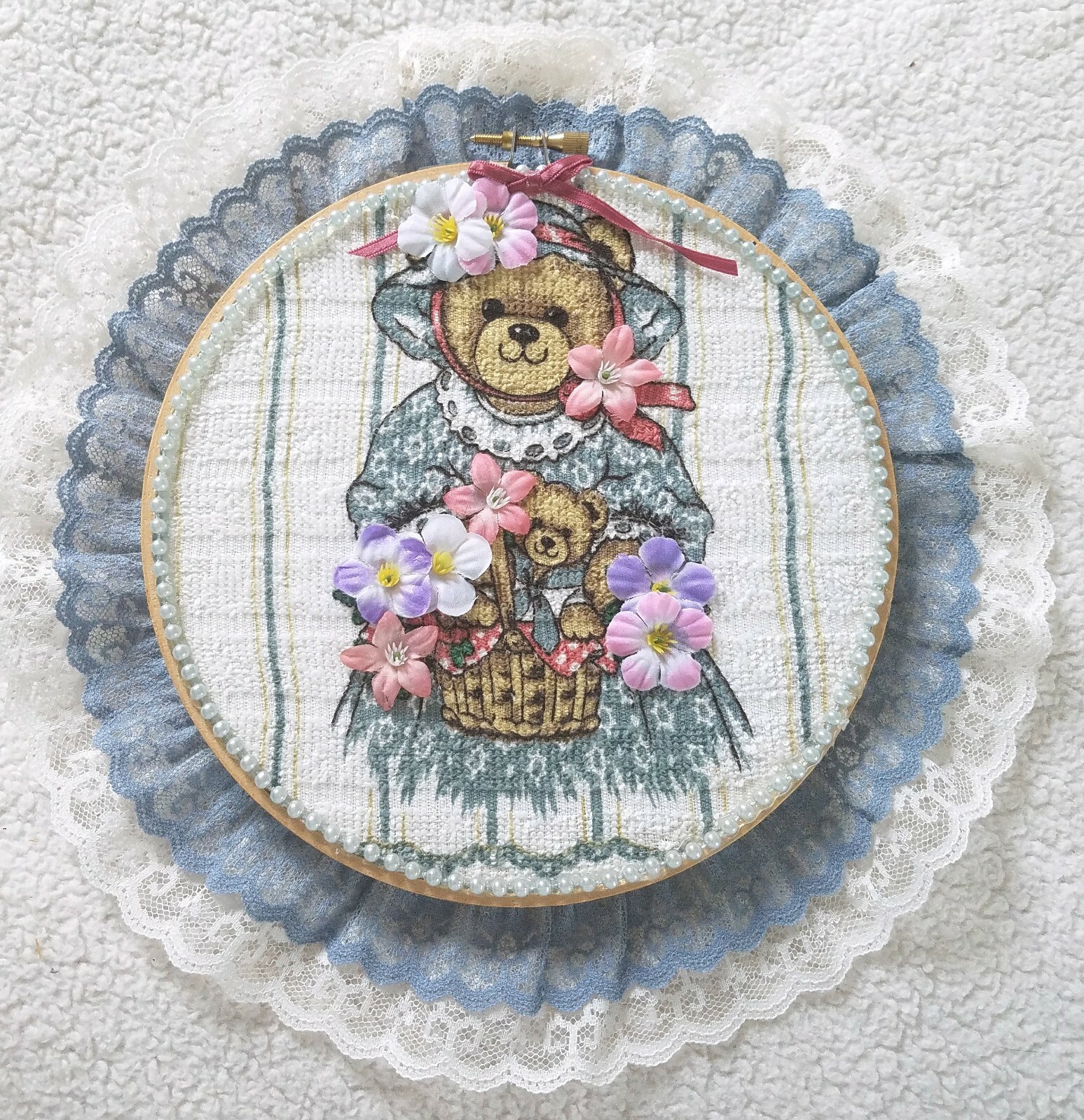 Vintage Embroidery Hoop Art Wall Décor ~ Country Mama and Baby Bear With Lace