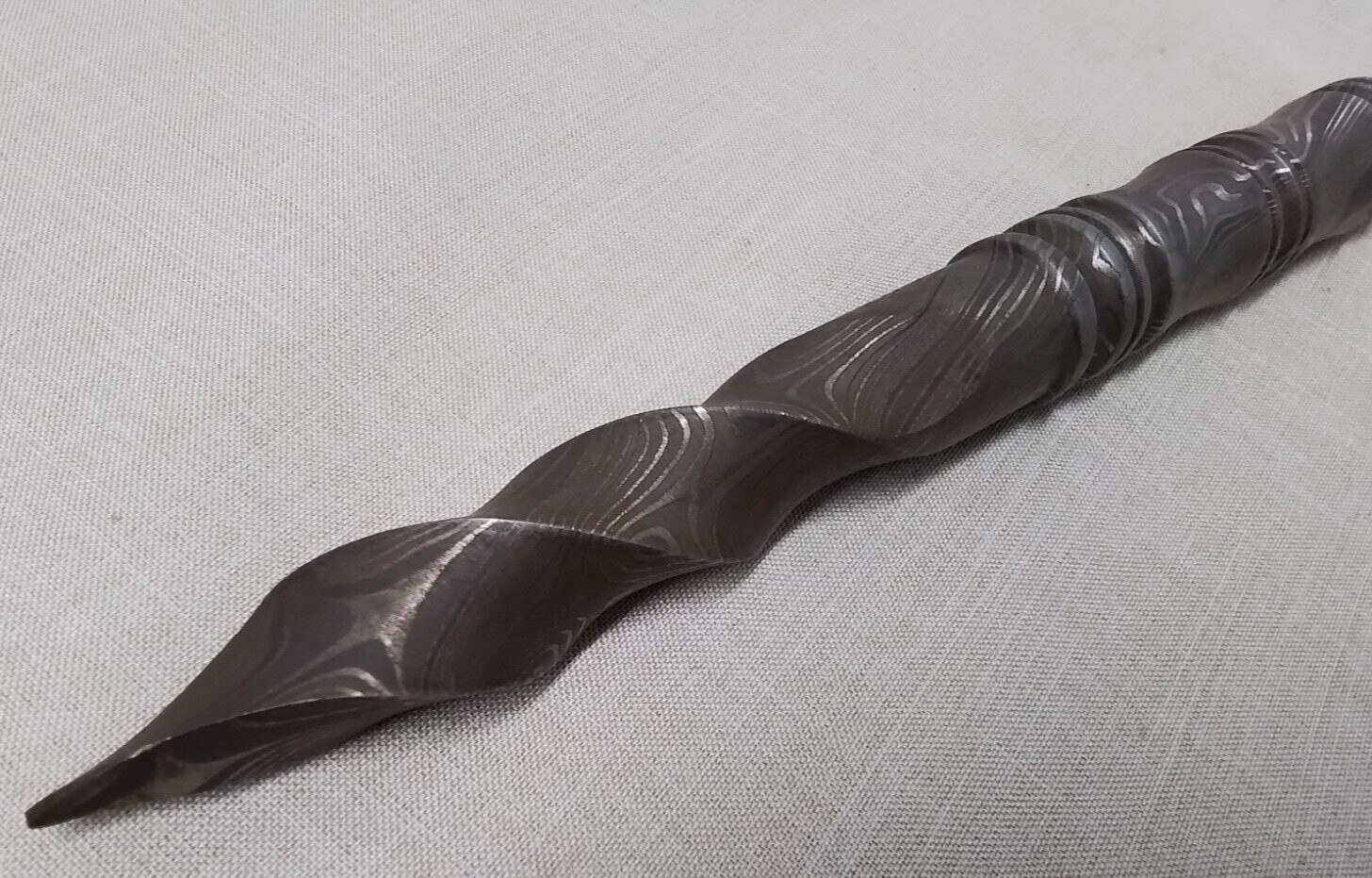 Handmade Damascus Steel Tri Edge cyclone Spiral Dagger