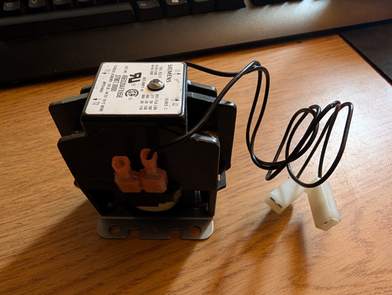 SIEMENS 37907.0000 CONTACTOR 120V COIL, 50/60HZ, 30 APM, 2POLE.GENUINE OEM
