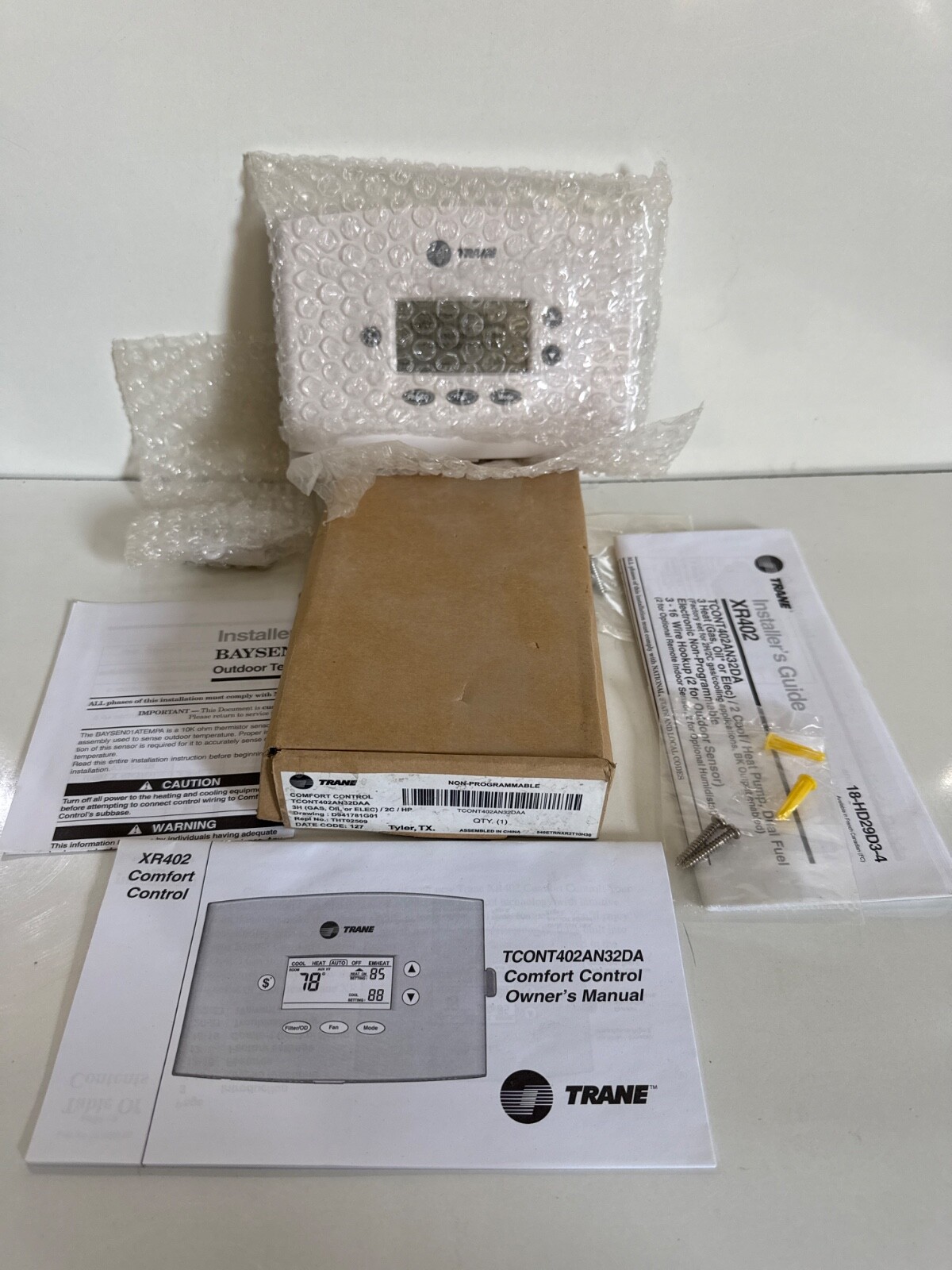 TRANE TCONT402AN32DAA Comfort Control ( Non Programmable )