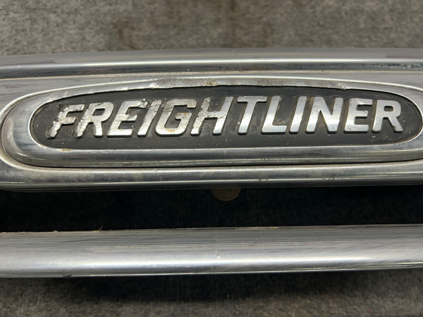 FREIGHTLINER 17-15107-000 GRILLE