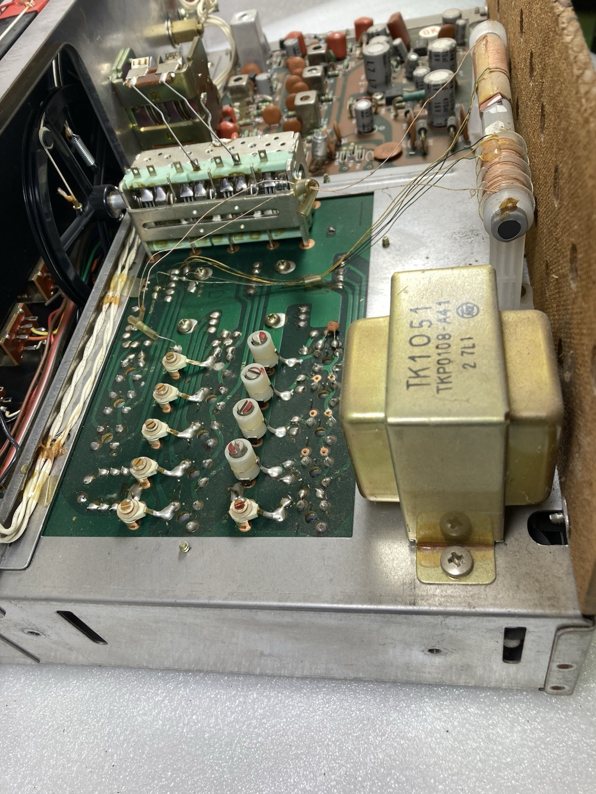 Realistic DX-160 Solid State Communications Receiver Powers On. READ